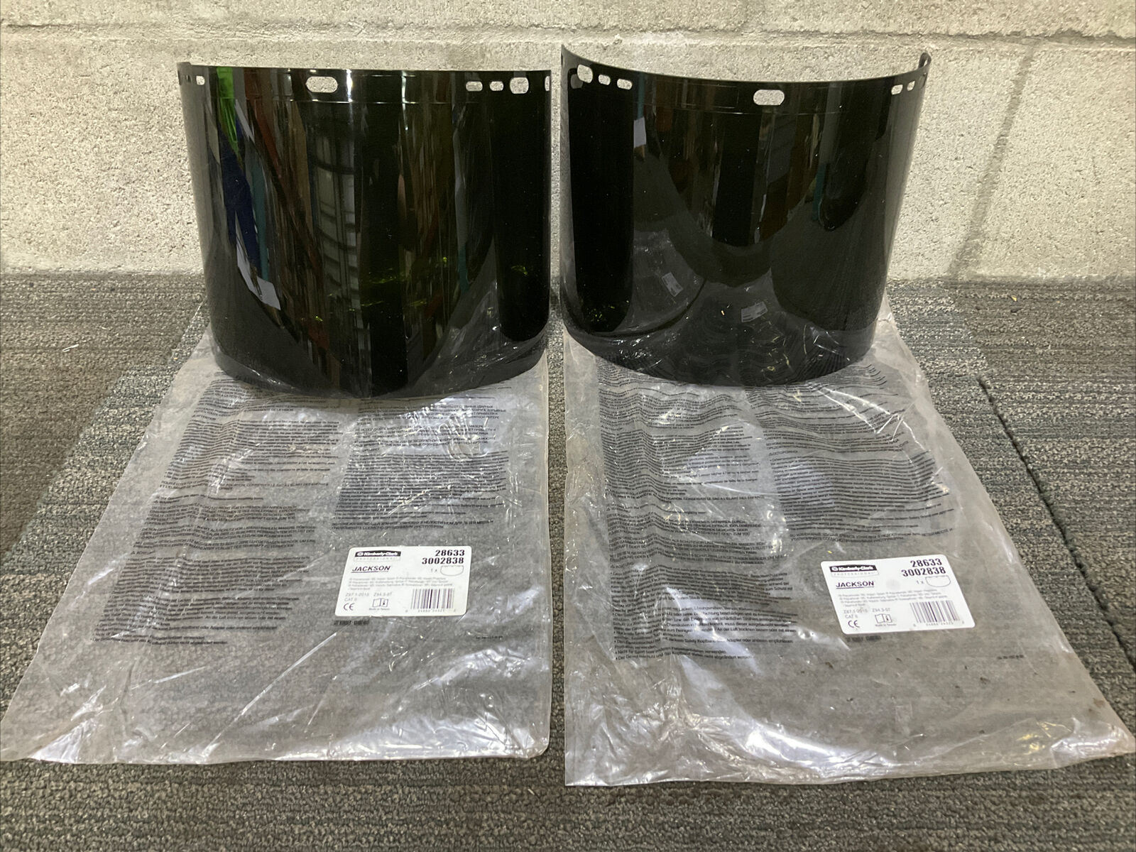 JACKSON SAFETY 3002838 POLYCARBONATE IMPACT SPLASH DETACHABLE VISOR 222 LOT OF 2